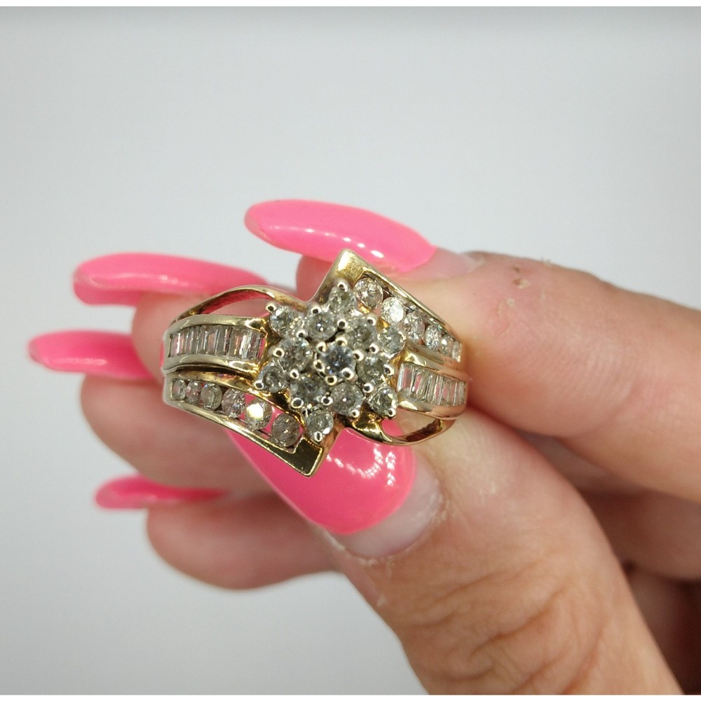 10kt Gold diamond flower ring